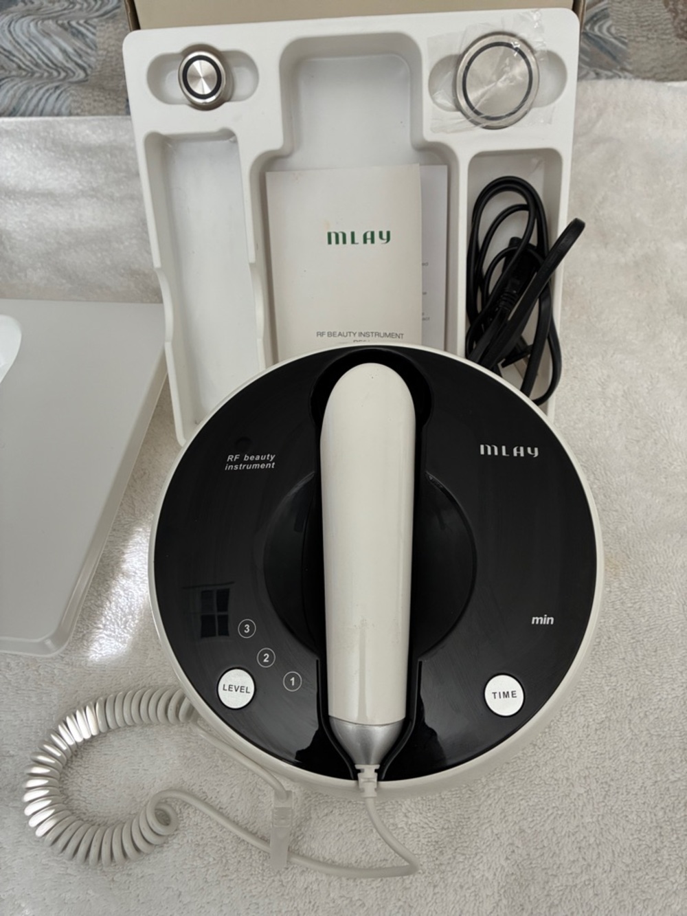 MLAY RF Radio Frequency Facial And Body Skin Tightening Machine.